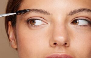 Maintain Gorgeously Groomed Eyebrows